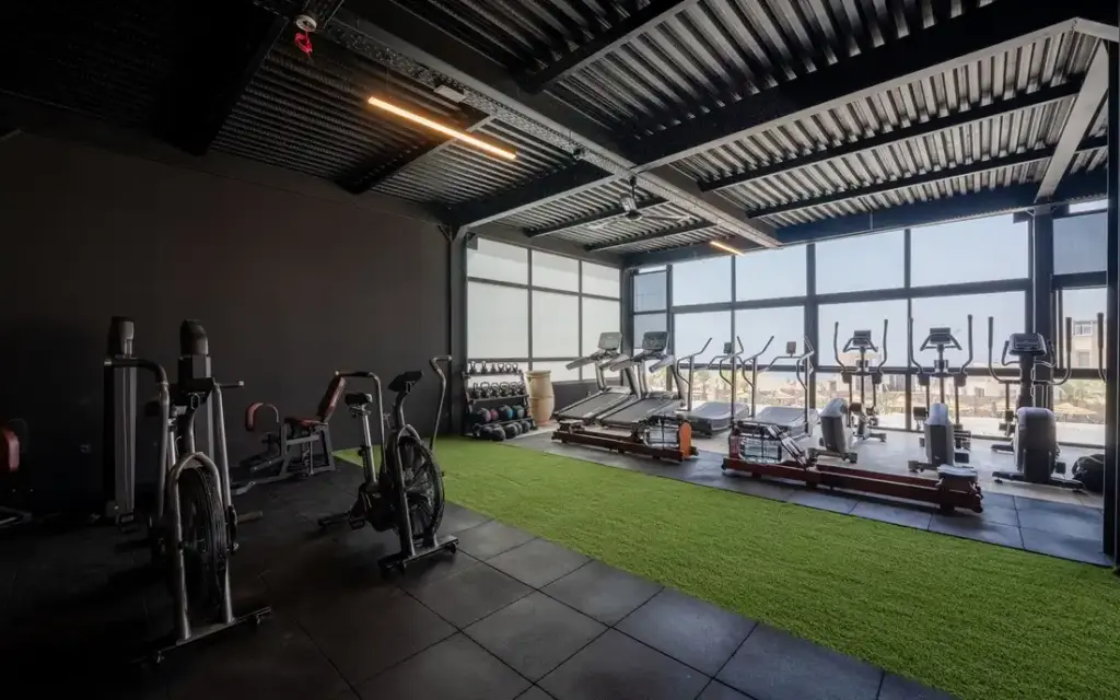 Fitnessstudio im Boutique Surfcamp Marokko