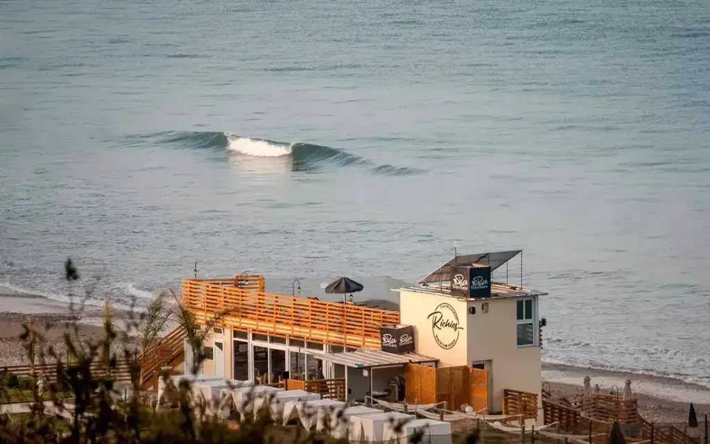 Puresurfcamps_Sea View Surfcamp_Homespot_bei_Richies Café Restaurant