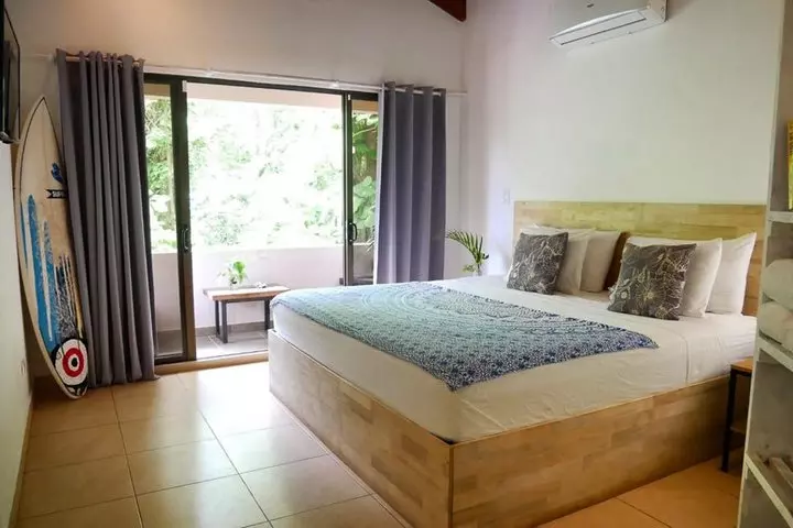 Surfcamp Playa Avellanas