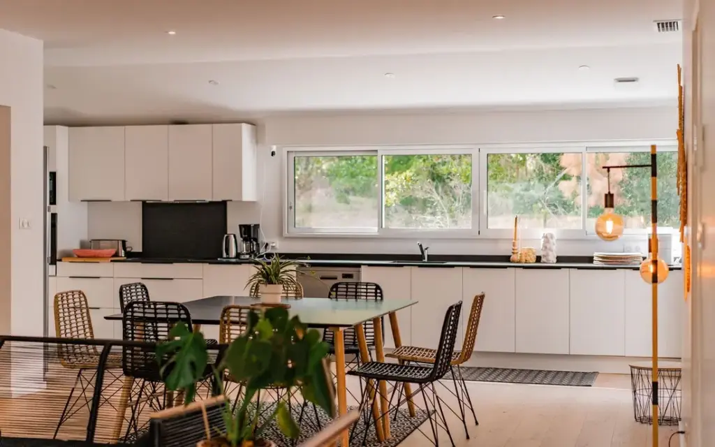 Surfhouse Moliets Küche und Esszimmer