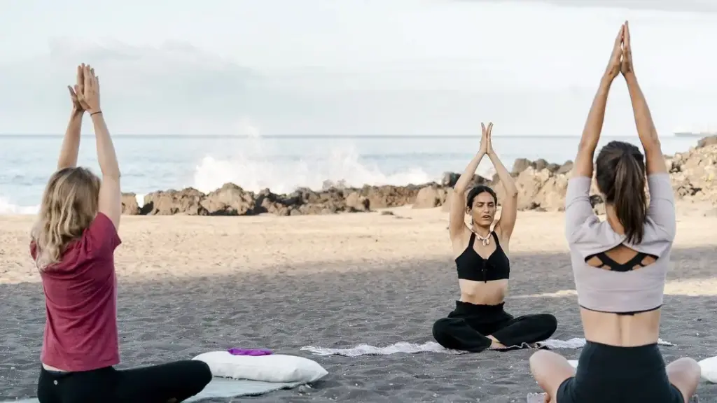 Surf Villa Ericeira Yoga am Strand