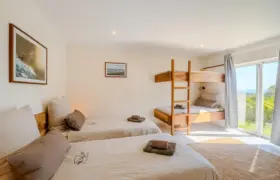 surflodge-portugal-algarve-ingrina-4er-mehrbettzimmer-stockbett-ausblick-auf-meer