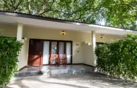 Lohi’s Villa Surfresort Hudhuranfushi