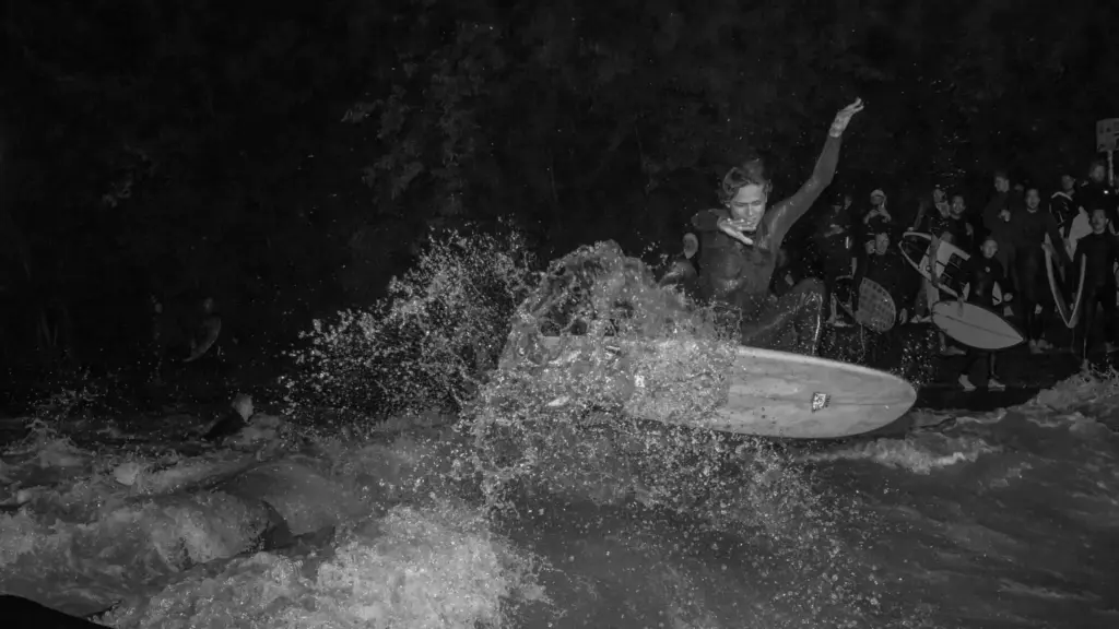 Luca_Holy_Eisbach_Air