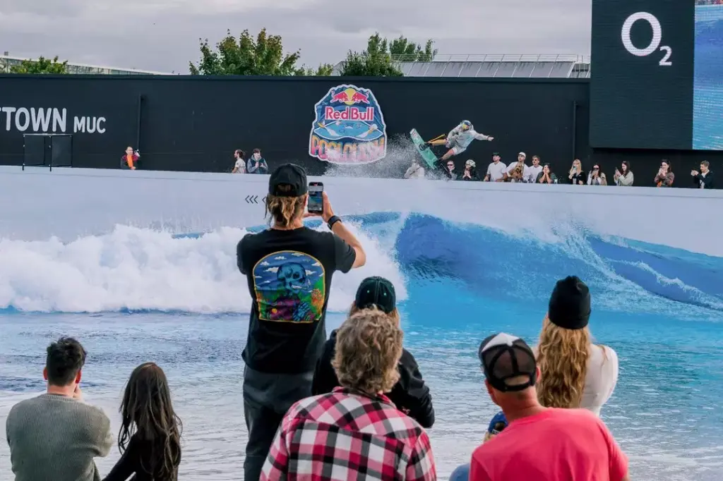 wellenreiten-mag-online-red-bull-pool-clash-2025-Impressionen3