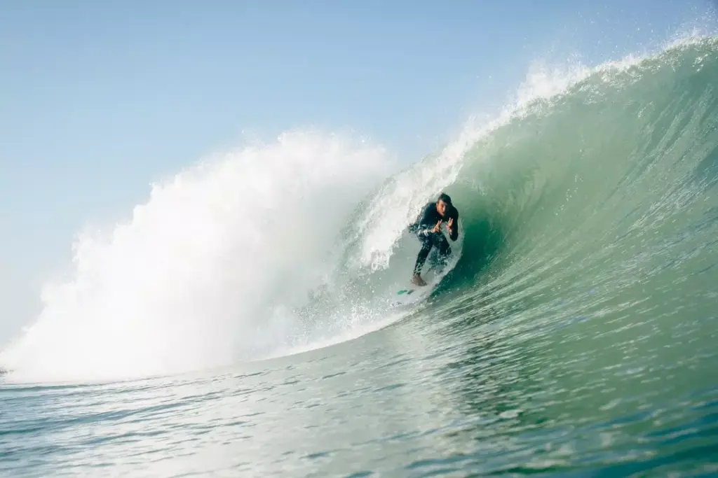 wellenreiten-surfen-magazin-print-surf-online-news-surfwelt-lifestyle-surfbrett-wellen-meer-ozean-natur-lebensstil-matze-ried-behind-the-lens