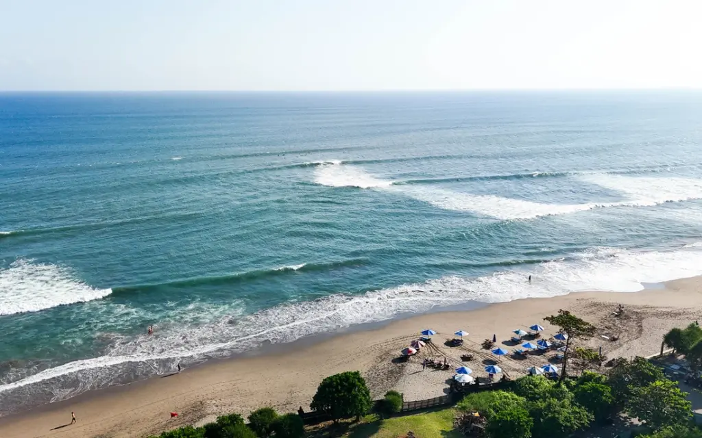 Pure Surfhouse Bali Canguu Strand