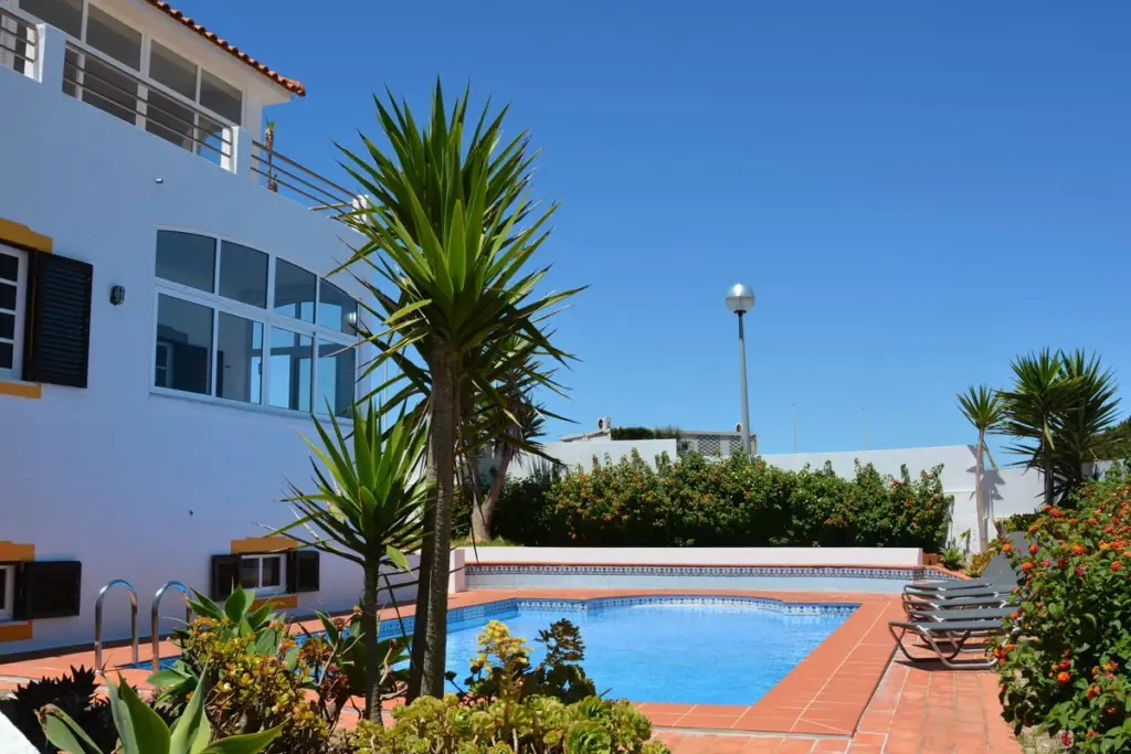 SURFinn Algarve Pool